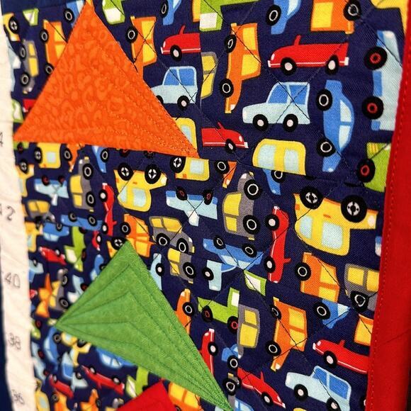 Kids room quilted growth truck with cars and trucks - Picture 2 of 4